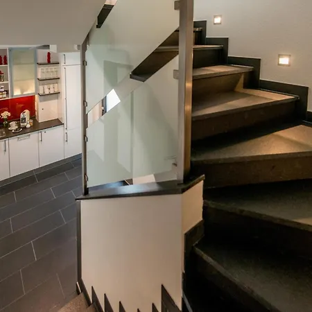 Neugebaute Souterrain-keller-wohnung Mit 3 Schlafzimmern Bei Fam Horster * Bensheim